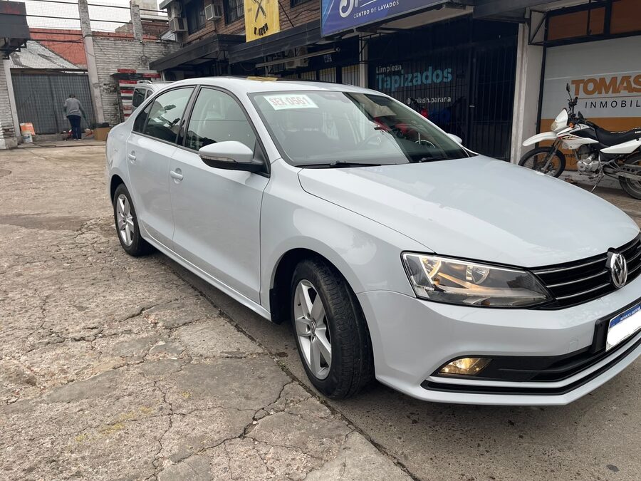 Vento Comfortline 1.4 automático - Muy buen estado