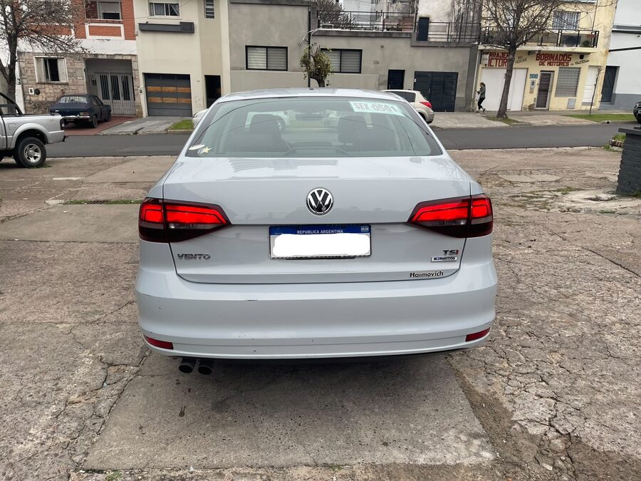Vento Comfortline 1.4 automático - Muy buen estado