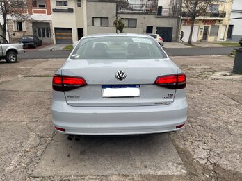 Vento Comfortline 1.4 automático - Muy buen estado