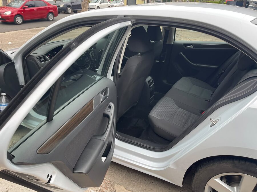 Vento Comfortline 1.4 automático - Muy buen estado