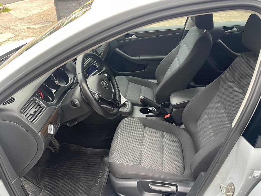 Vento Comfortline 1.4 automático - Muy buen estado
