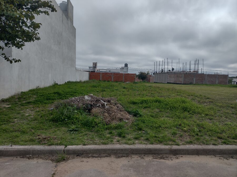 Vendo lote en barrio Altos del Paracao 2