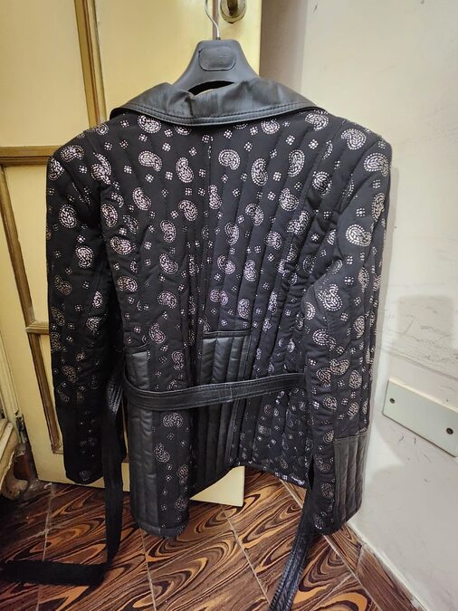 HERMOSO SACO MARCA RAFFAELLO CON DETALLES EN CUERO