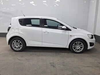 CHEVROLET SONIC LT 5P - 2014 - 115.000 KMS
