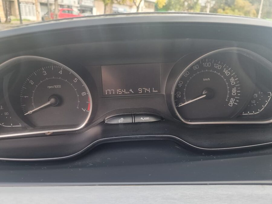 Oportunidad imbatible Peugeot 208 Allure 1.5 Touch / 2013