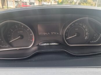 Oportunidad imbatible Peugeot 208 Allure 1.5 Touch / 2013