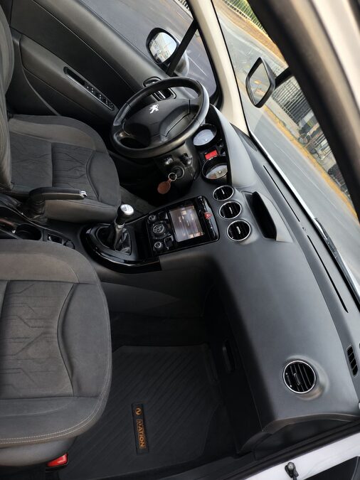 PEUGEOT 308 1.6 ALLURE NAV - AÑO 2.017