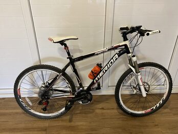 Bicicleta MEDIDA MATTS 1200 TSF - Rodado 26 -Talla 18. Equipamiento de 1°.