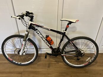 Bicicleta MEDIDA MATTS 1200 TSF - Rodado 26 -Talla 18. Equipamiento de 1°.