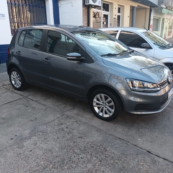 VOLKSWAGEN FOX 2018