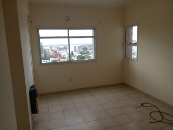 Alquilo Dpto. 1 dorm. con una cochera cubierta en Colón al 173