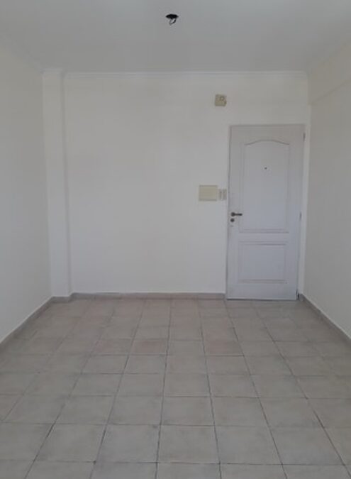 Alquilo Dpto. 1 dorm. con una cochera cubierta en Colón al 173