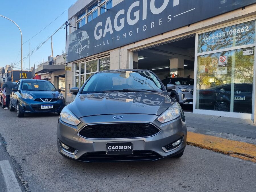 Única mano Ford Focus SE 2.0 MT 4p / 2015