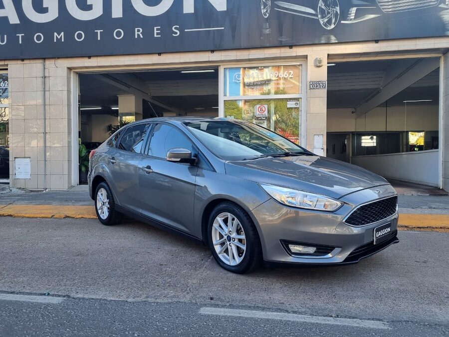 Única mano Ford Focus SE 2.0 MT 4p / 2015
