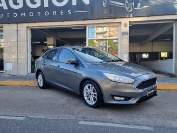 Única mano Ford Focus SE 2.0 MT 4p / 2015