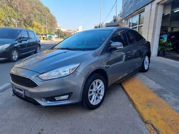 Única mano Ford Focus SE 2.0 MT 4p / 2015
