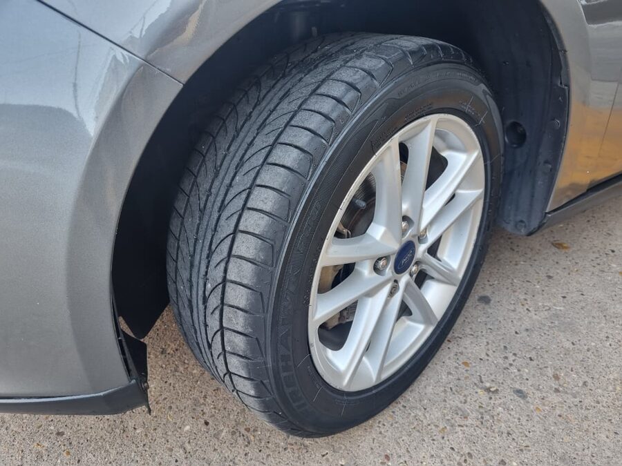 Única mano Ford Focus SE 2.0 MT 4p / 2015