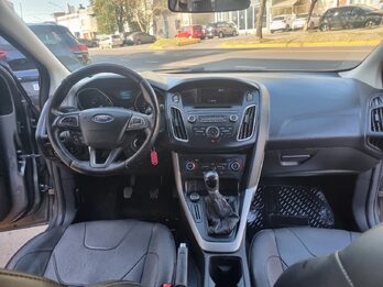 Única mano Ford Focus SE 2.0 MT 4p / 2015
