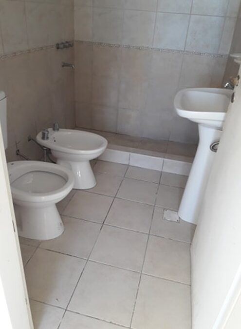 Alquilo Dpto. 1 dorm. con una cochera cubierta en Colón al 173