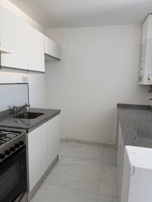 Departamento un dormitorio a metros de la  saenz peña