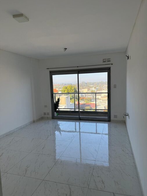 Departamento un dormitorio a metros de la  saenz peña