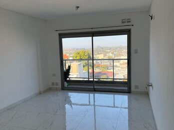 Departamento un dormitorio a metros de la  saenz peña