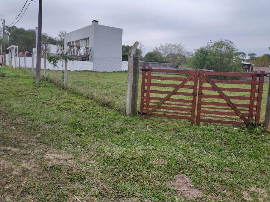 GRAN TERRENO EN ZONA RUTA 18 (900M2)