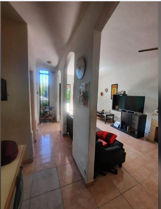 Venta de cada de tres dormitorios y pileta