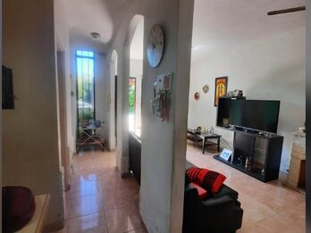 Venta de cada de tres dormitorios y pileta
