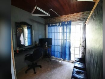 Venta de cada de tres dormitorios y pileta