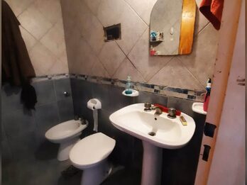 Venta de cada de tres dormitorios y pileta