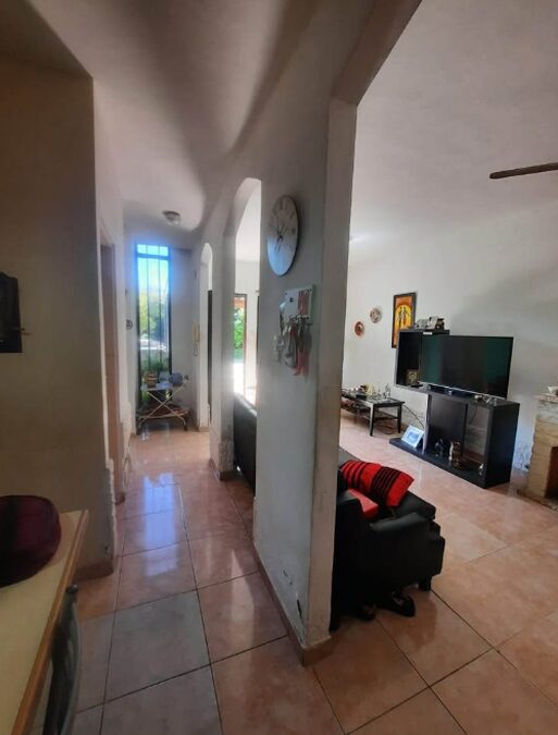 Venta de cada de tres dormitorios y pileta