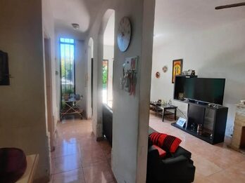 Venta de cada de tres dormitorios y pileta