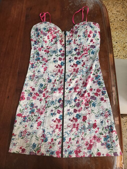 VESTIDO CORTO ELASTIZADO TALLE 1 o 2