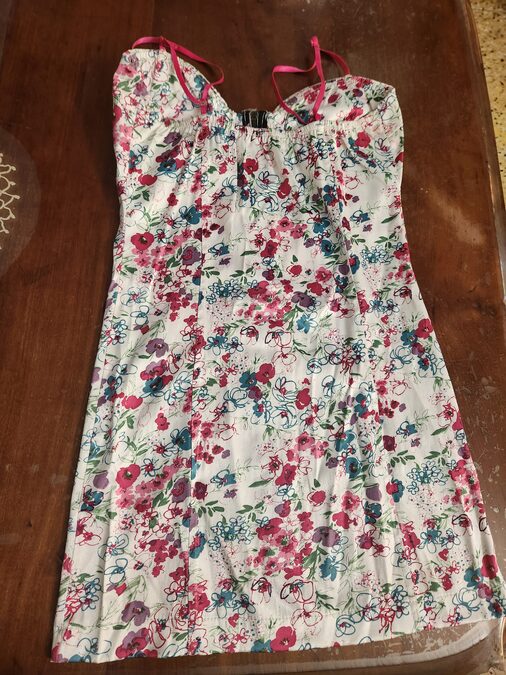 VESTIDO CORTO ELASTIZADO TALLE 1 o 2