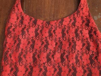 TOP DE ENCAJE ROJO TALLE 2-3