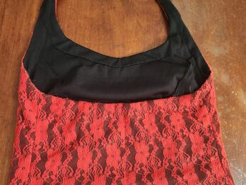 TOP DE ENCAJE ROJO TALLE 2-3