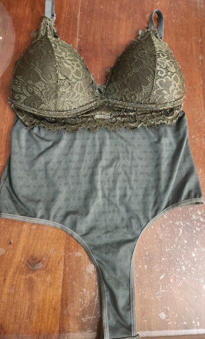 BODY CON BUSTO DE ENCAJE TALLE 3
