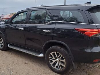 TOYOTA SW4 2.8 SRX 4x4 A/T 7 ASIENTOS
