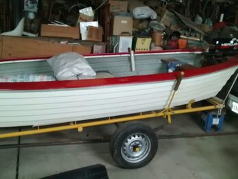 Vendo lancha 4.5 mts con motor Mercury 4 hp. Con 10 hs. de uso