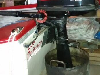Vendo lancha 4.5 mts con motor Mercury 4 hp. Con 10 hs. de uso