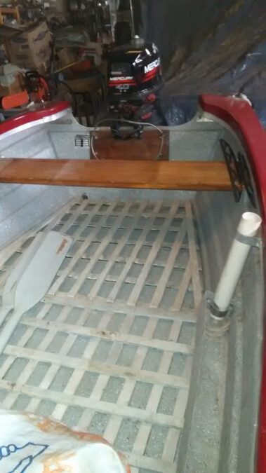 Vendo lancha 4.5 mts con motor Mercury 4 hp. Con 10 hs. de uso