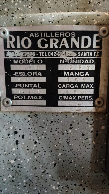 Vendo lancha 4.5 mts con motor Mercury 4 hp. Con 10 hs. de uso