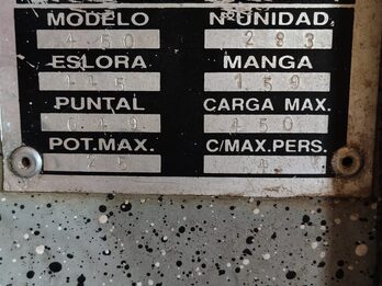 Vendo lancha 4.5 mts con motor Mercury 4 hp. Con 10 hs. de uso