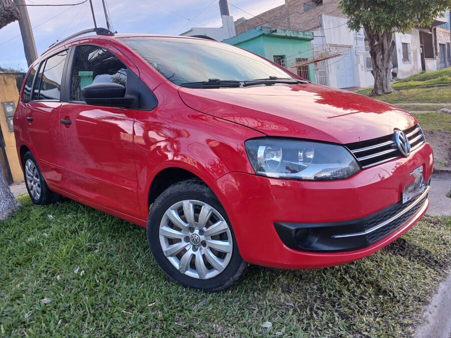 Vendo Suran 1.6 comfortline  con GNC