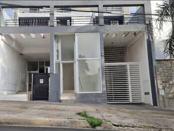 Local y cochera en Venta.