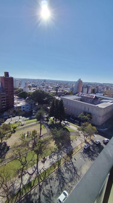 DUEÑO ALQUILA - SIN COMISION INM. - FRENTE A LA UNER - 1 DORMITORIO - Dpto. 11ºA