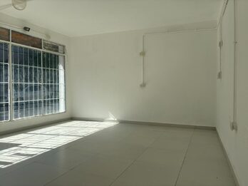 VENDO LOCAL COMERCIAL - CALLE BAVIO (CASI COURREGES)