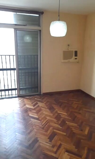 VENDO AMPLIO DEPARTAMENTO - 1 DORM C/COCHERA - MICROCENTRO