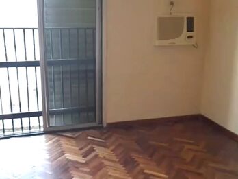 VENDO AMPLIO DEPARTAMENTO - 1 DORM C/COCHERA - MICROCENTRO